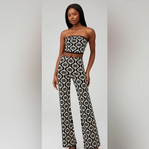 FINDERS KEEPERS
QUINN KNIT TOP - Picture 2 of 7